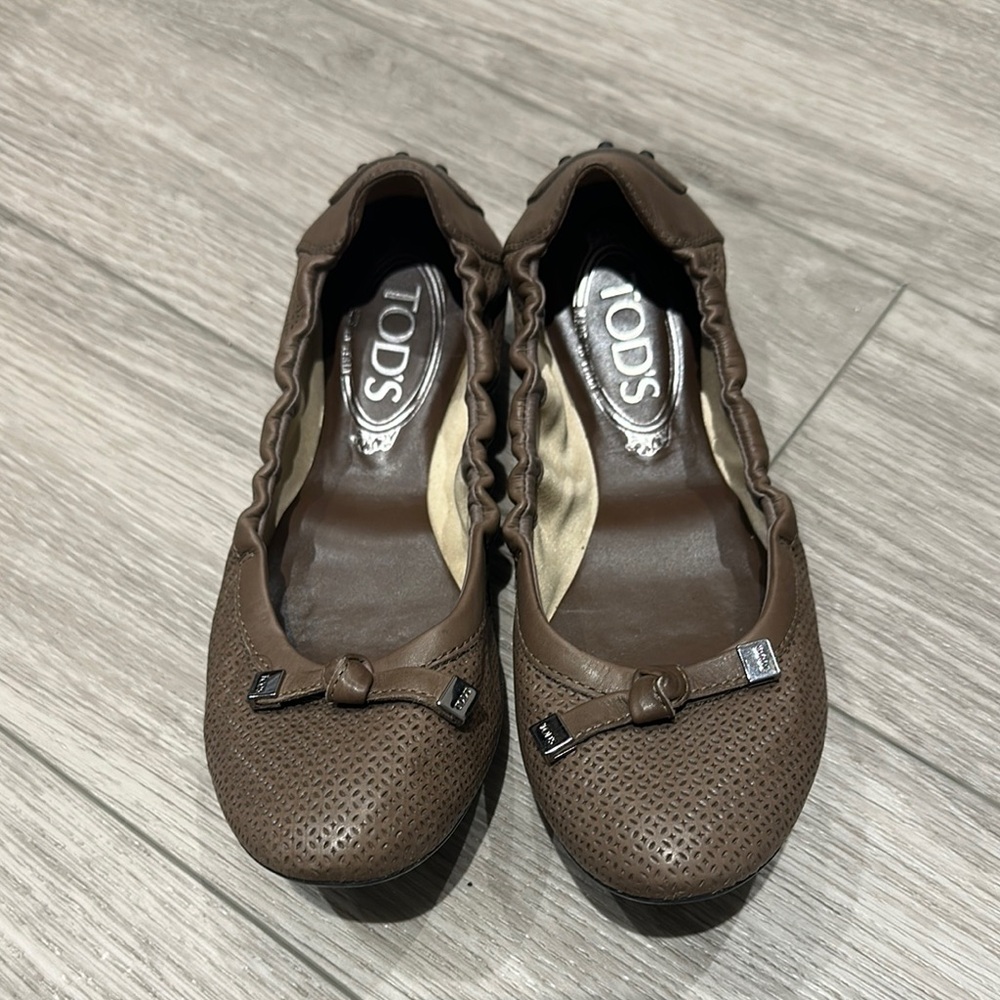 Tod's Brown Leather Loafers with Bow Detail